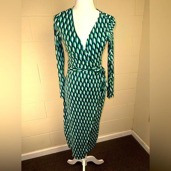Diane Von Furstenberg Dresses & Skirts - Diane Von Furstenberg X Target Womens Midi Arrow Geo Green Wrap Dress SMALL  DVF